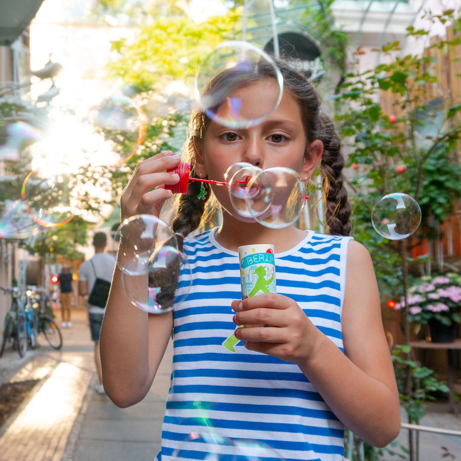 TRAUMTÄNZER / Soap Bubbles